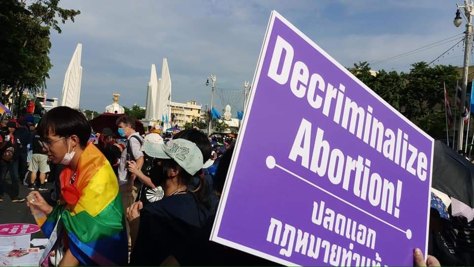 Featured image for “What does the overturning of Roe V Wade mean for global abortion politics? ”